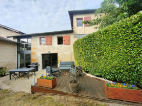 Maison en pierres dorées - Entre vignes et ville